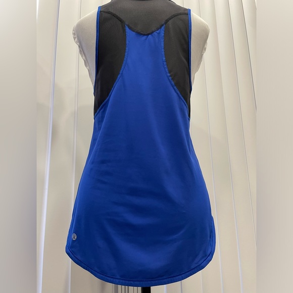 Lululemon Sculpt Tank ll in RARE Blue and Black colored top size 6-8 - Picture 10 of 12